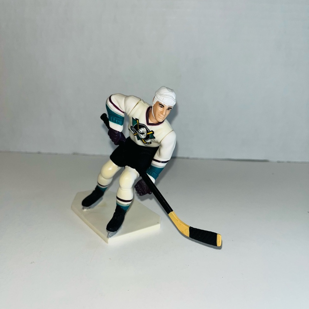Starting Lineup Anaheim Mighty Ducks #9 Paul Kariya NHL 1999 Figure